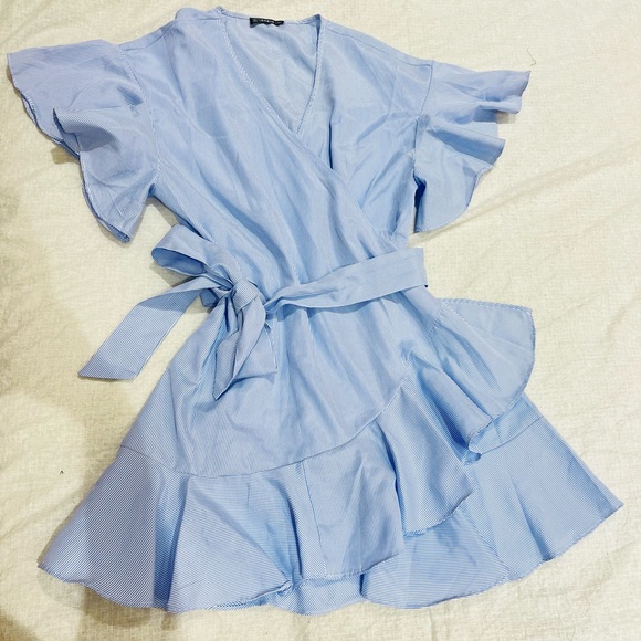 SHEIN cute ruffled dress with belt - Picture 4 of 4